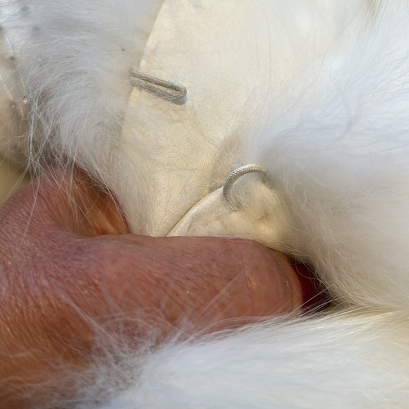 CHARM FURS Ivory/White Fox Fur Bridal Wrap With Rhinestone Detailing - Picture 8 of 8